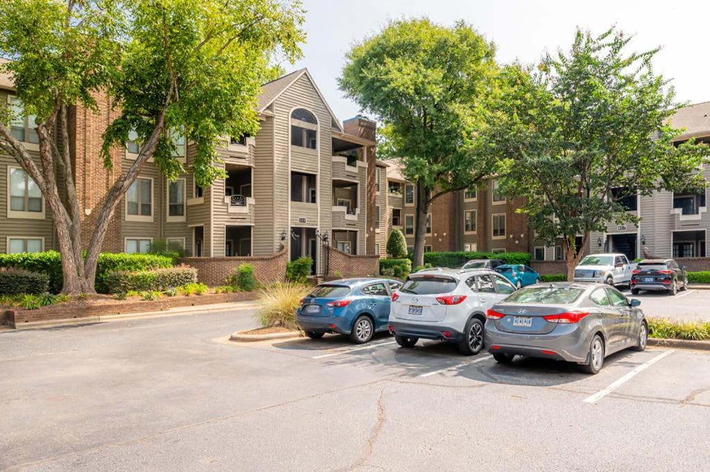 Apartment Unique 2br Prime Location With Gym & Parking *