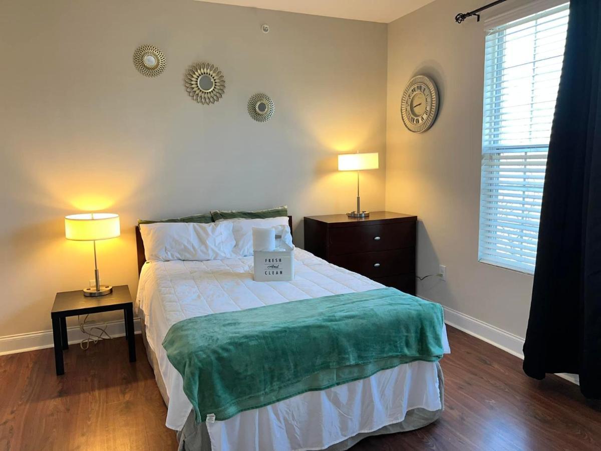 Serene **uptown** 2br/2ba