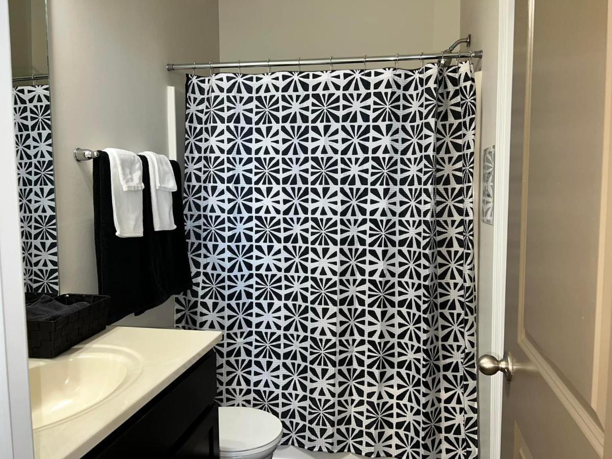 Serene **uptown** 2br/2ba Apartment