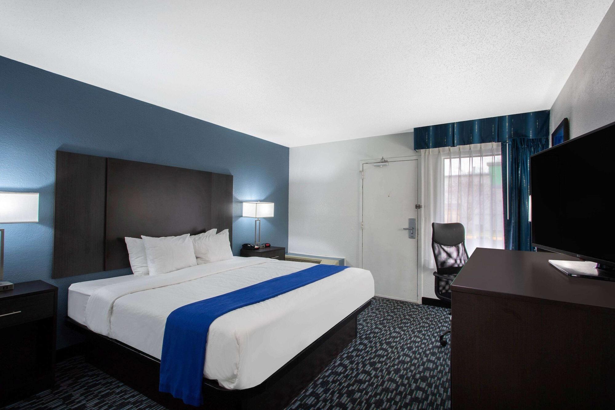 Baymont By Wyndham 3* Charlotte