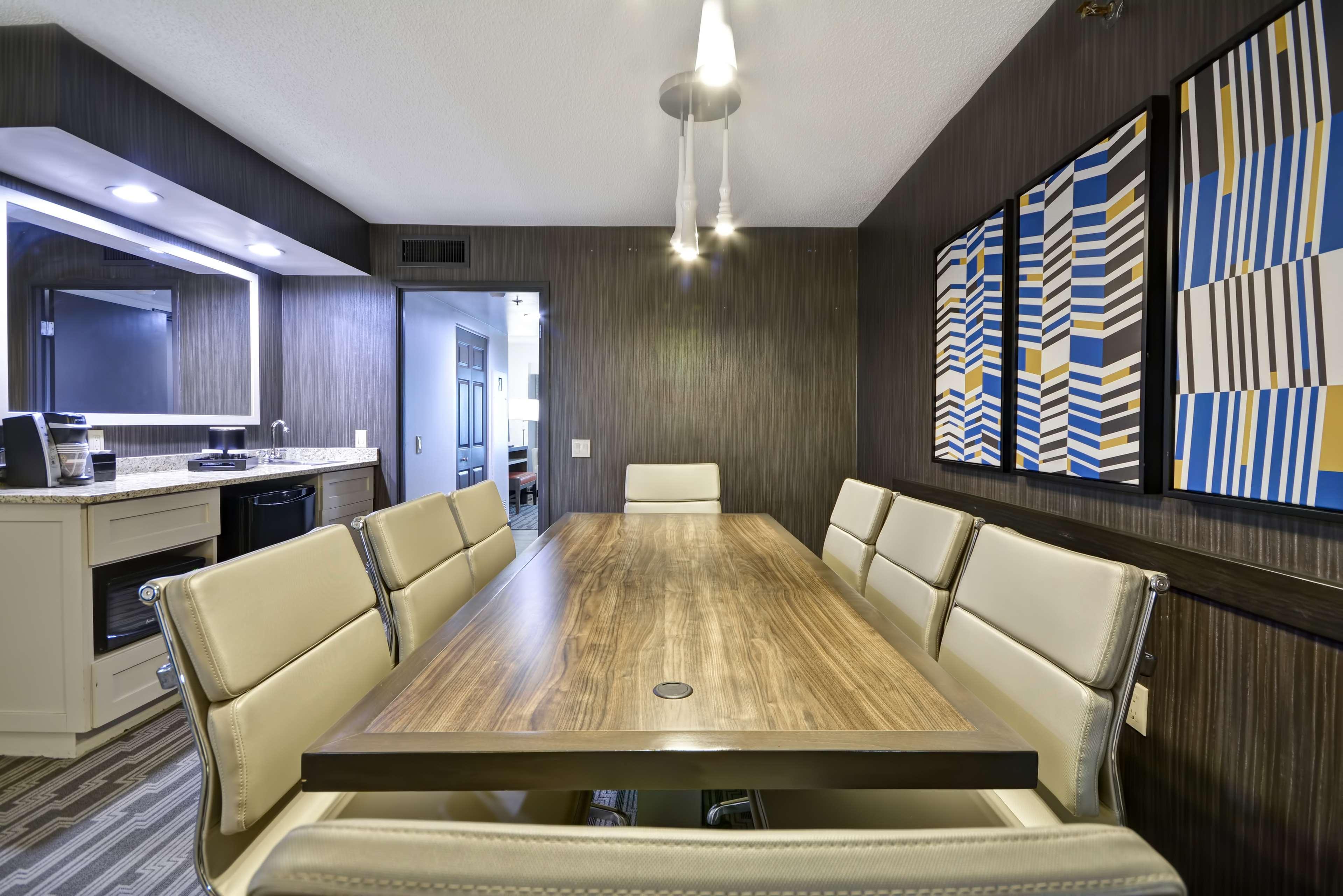 Embassy 3* Charlotte