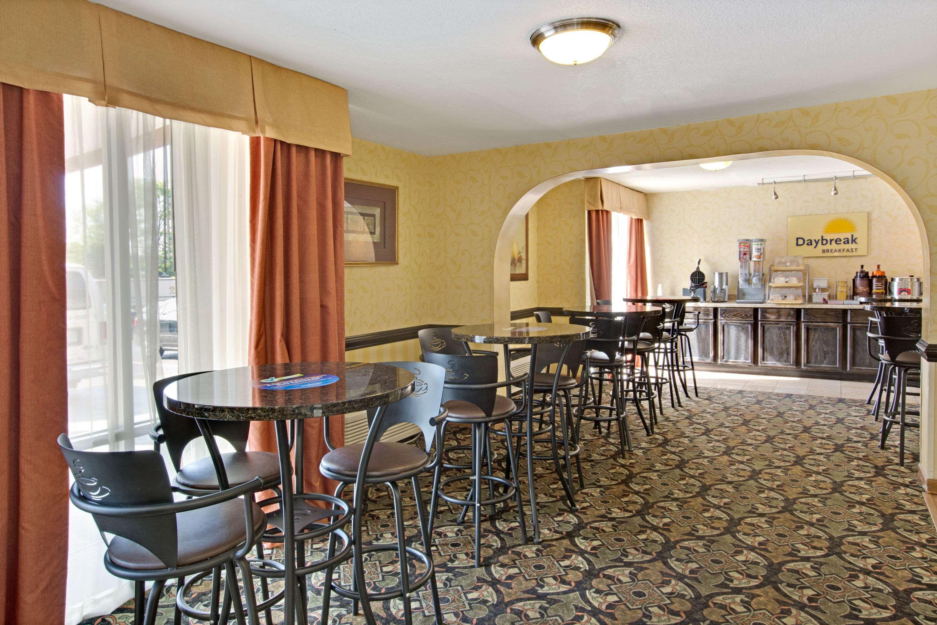 Days By Wyndham Charlotte/woodlawn Near Carowinds Charlotte