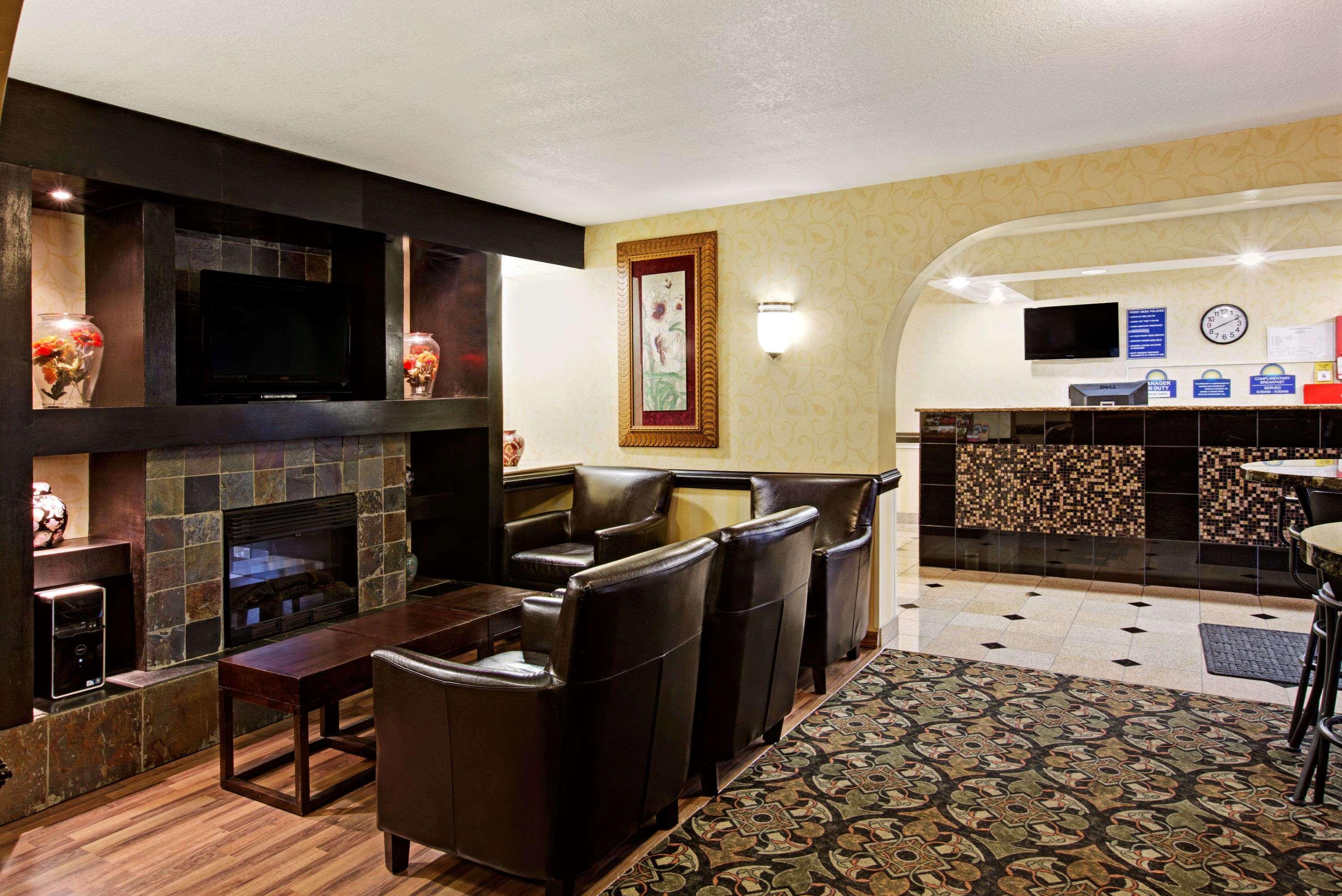 Days By Wyndham Charlotte/woodlawn Near Carowinds Motel