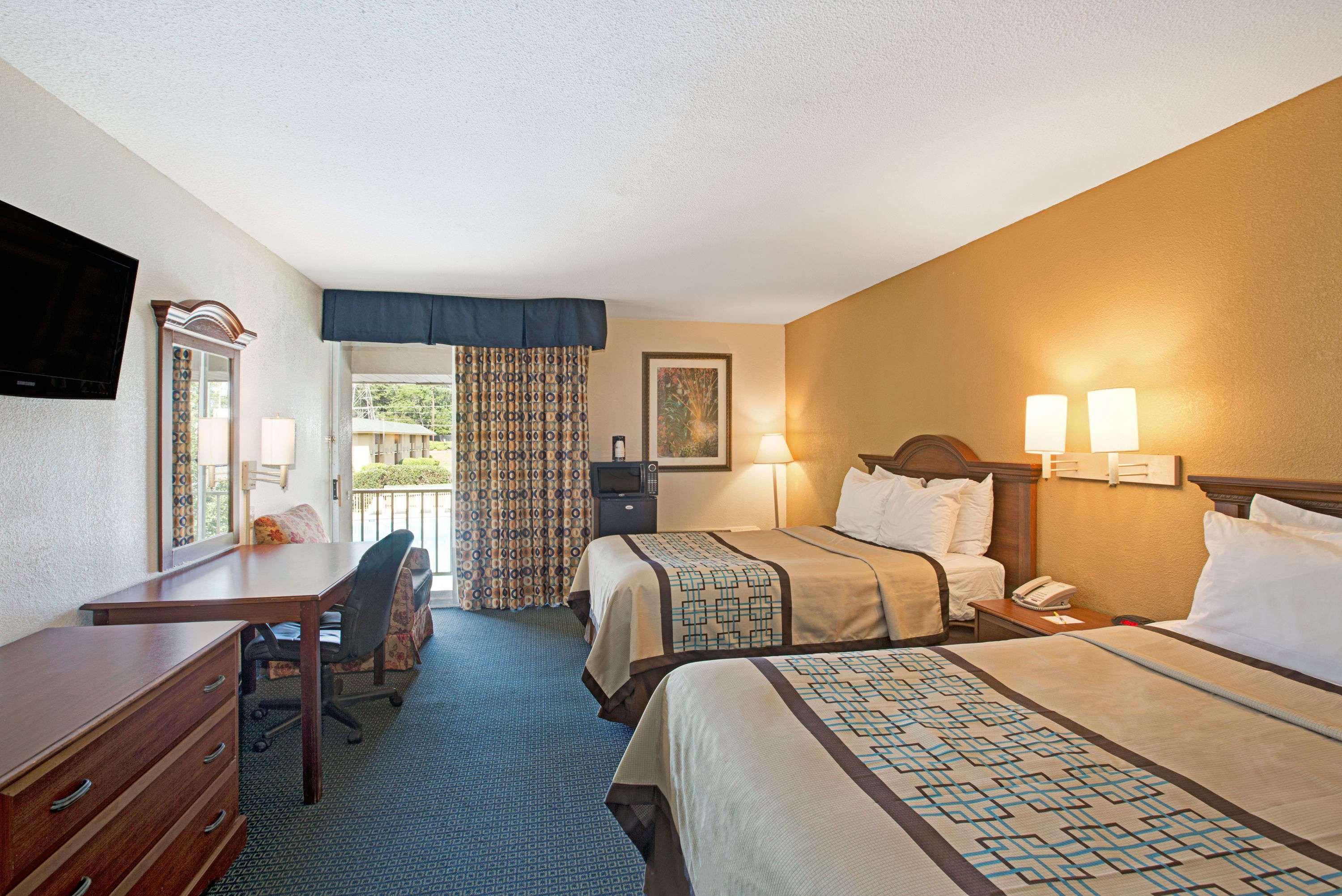 Days By Wyndham Charlotte/woodlawn Near Carowinds 2*