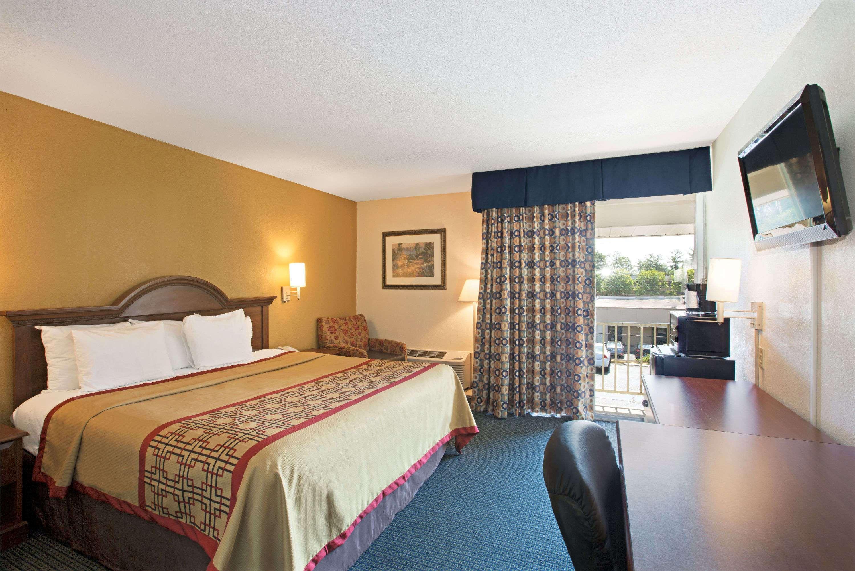 Days By Wyndham Charlotte/woodlawn Near Carowinds
