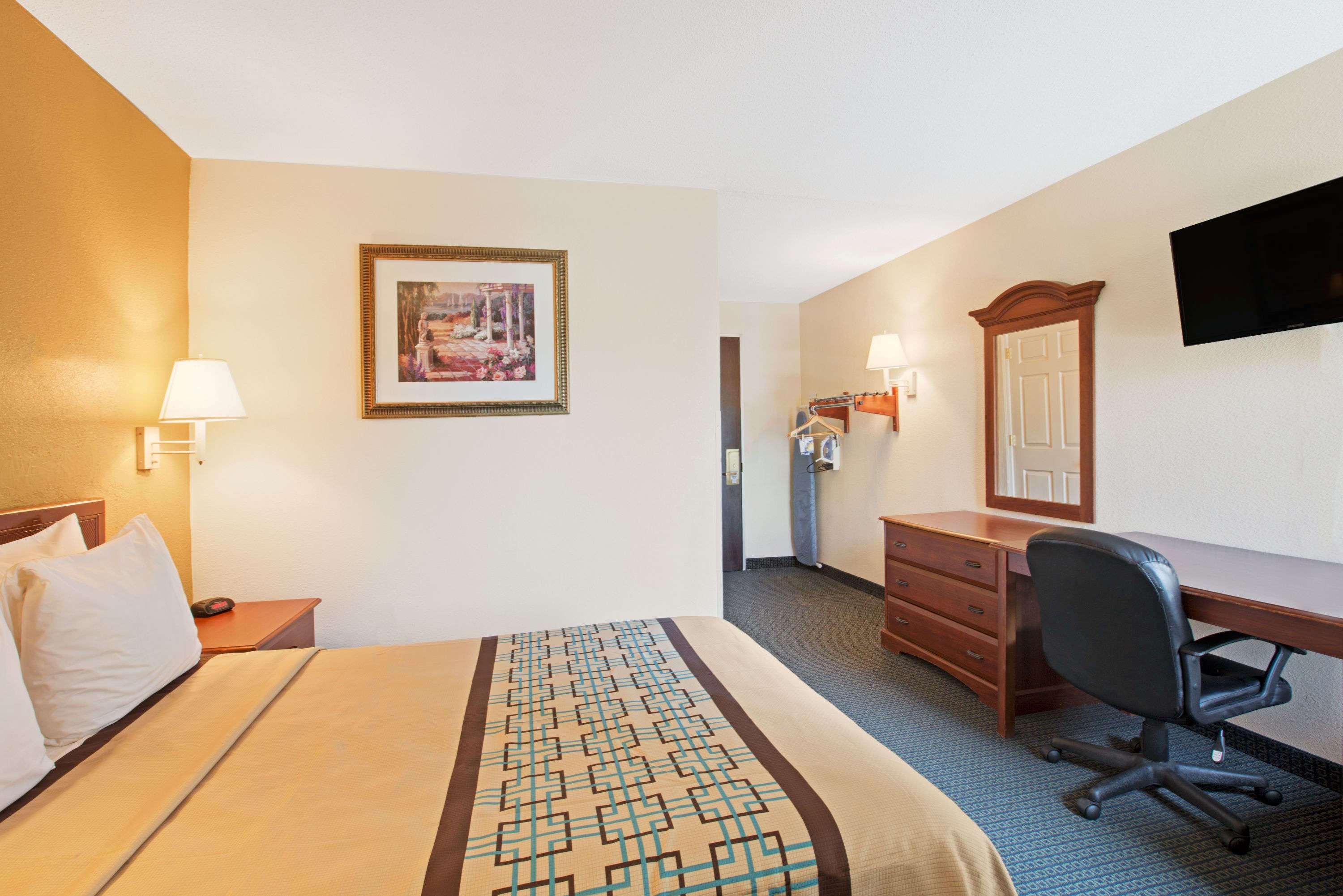 Days By Wyndham Charlotte/woodlawn Near Carowinds 2* Charlotte