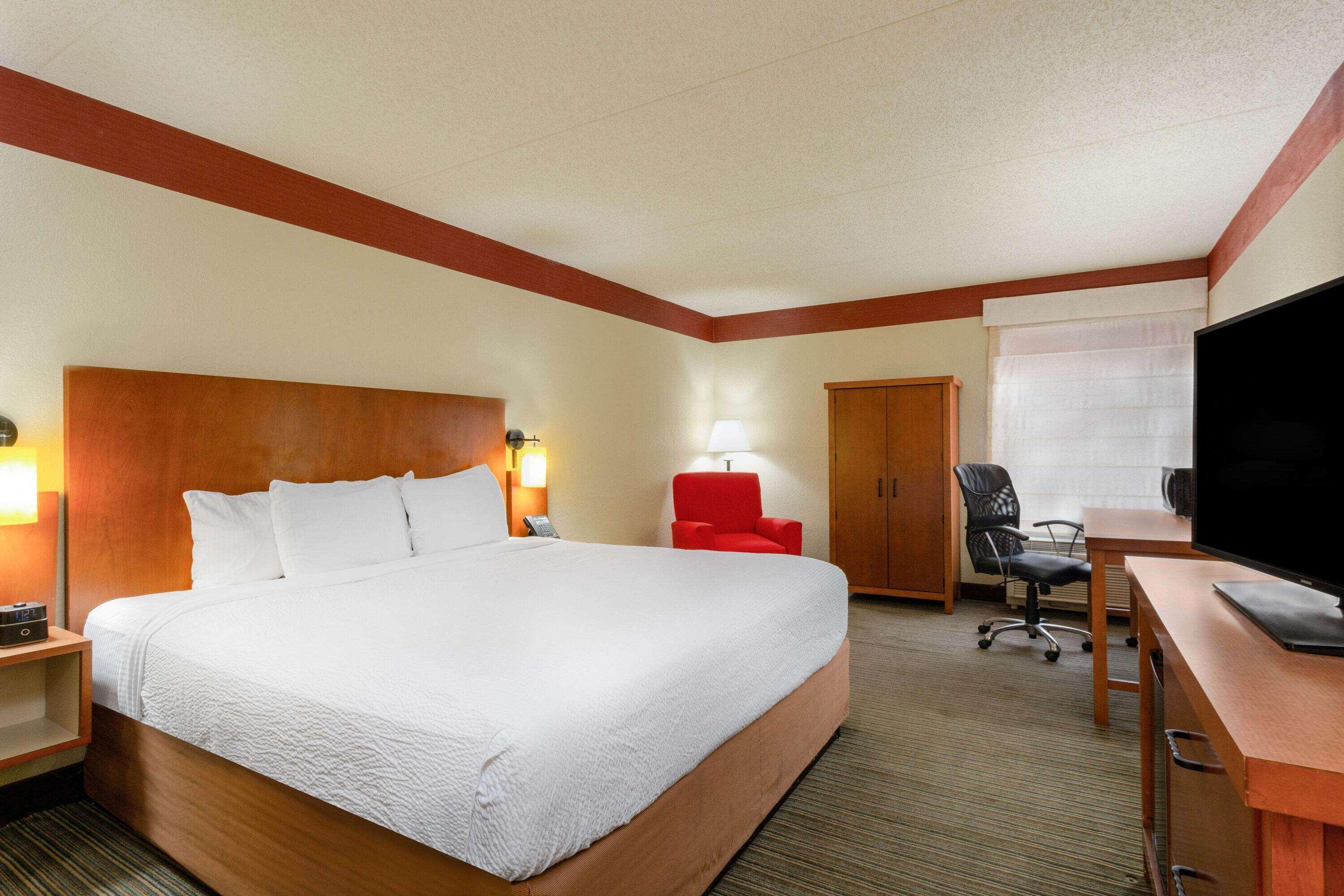 Clt Airport & 3* Charlotte