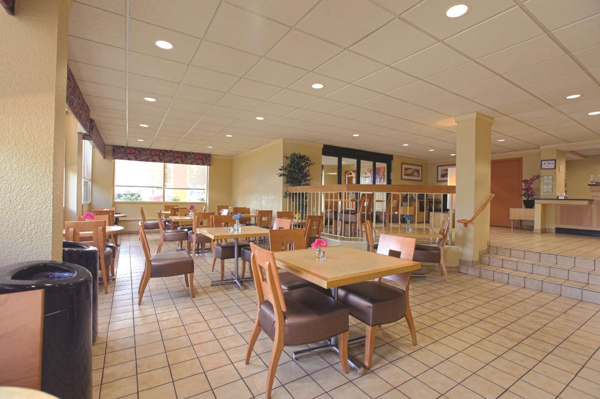 Hotel Clt Airport & 3*