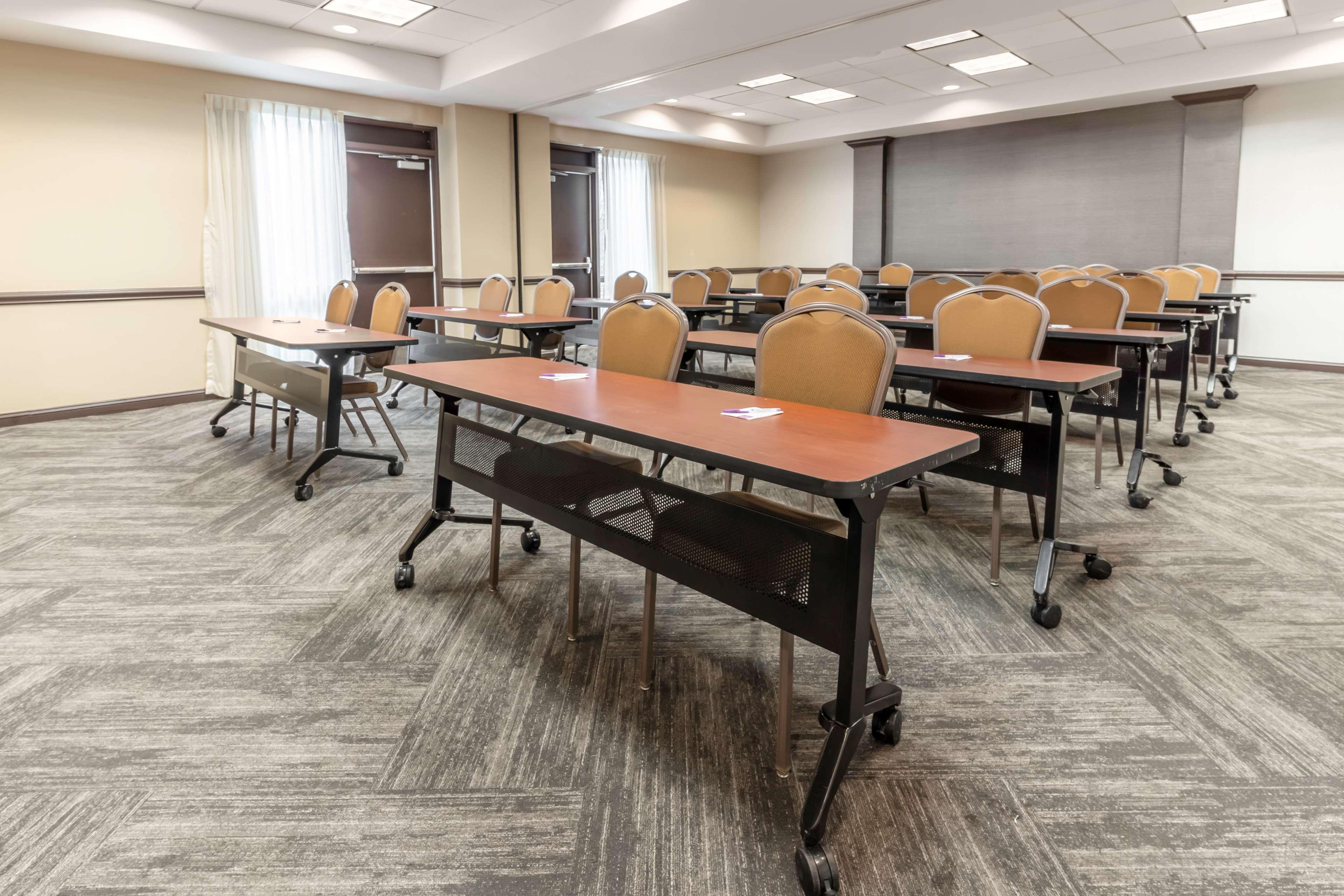 Hyatt Place Airport Billy Graham Parkway Hotel 3*
