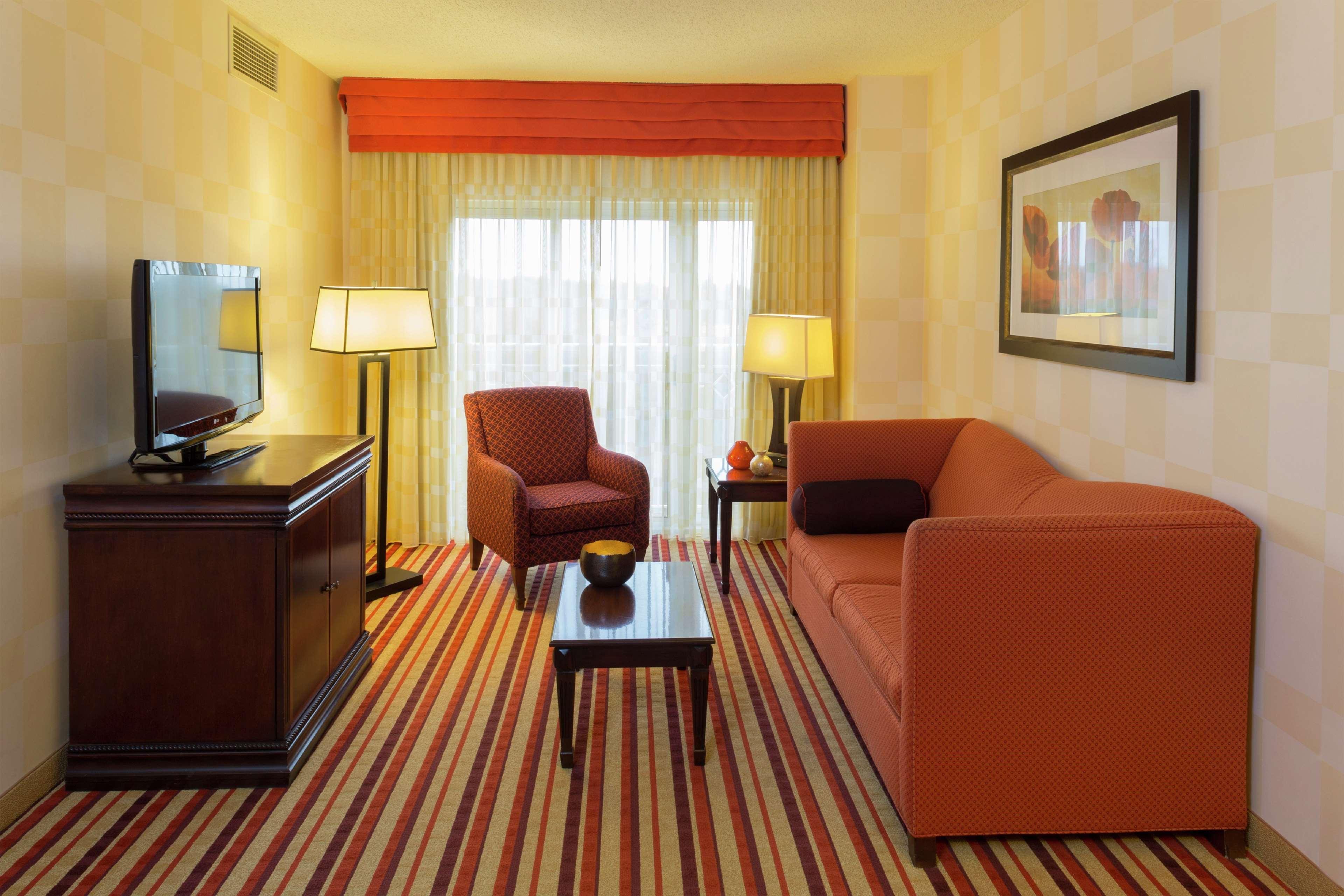 Hilton Airport 4*