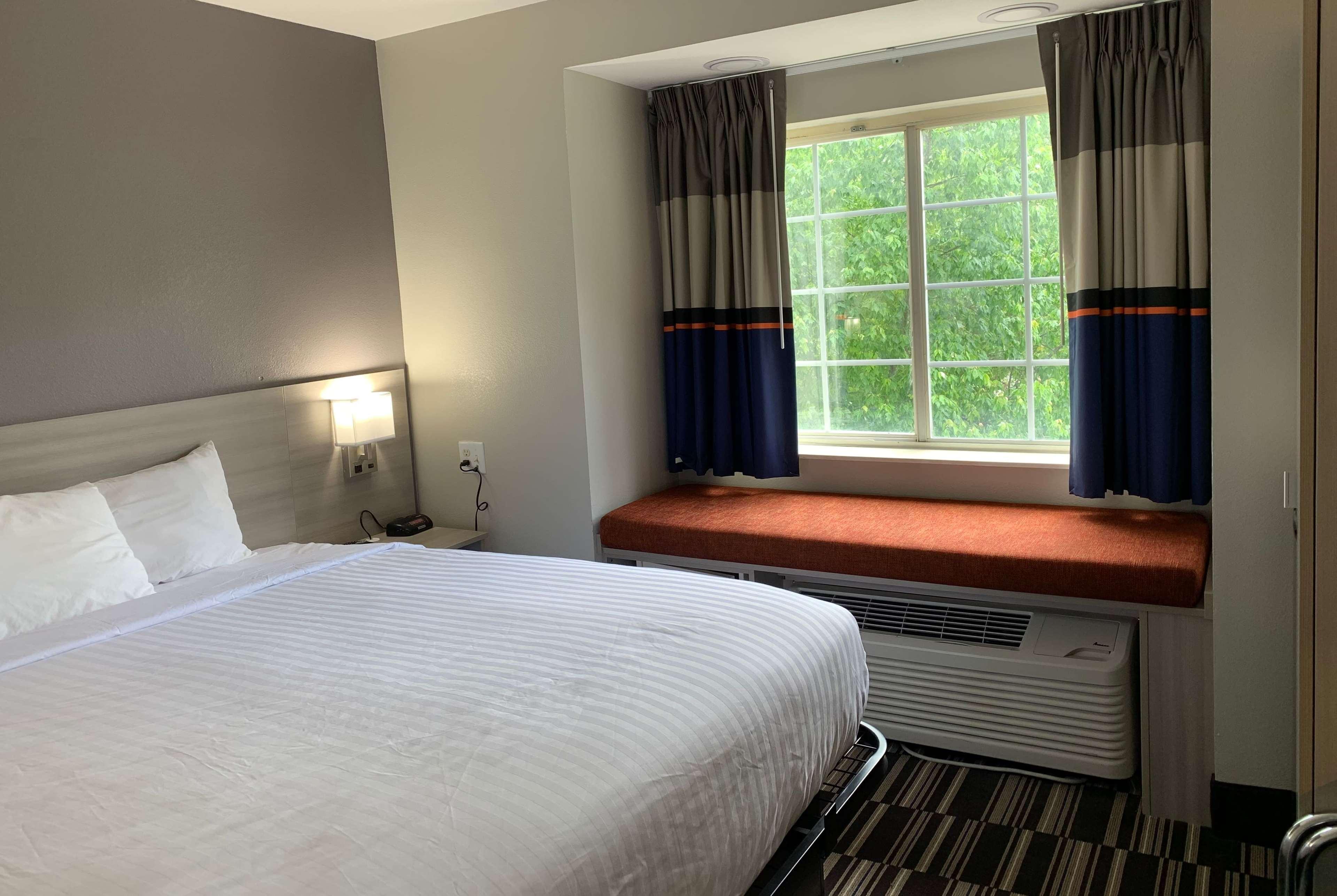 Hotel Microtel By Wyndham Airport