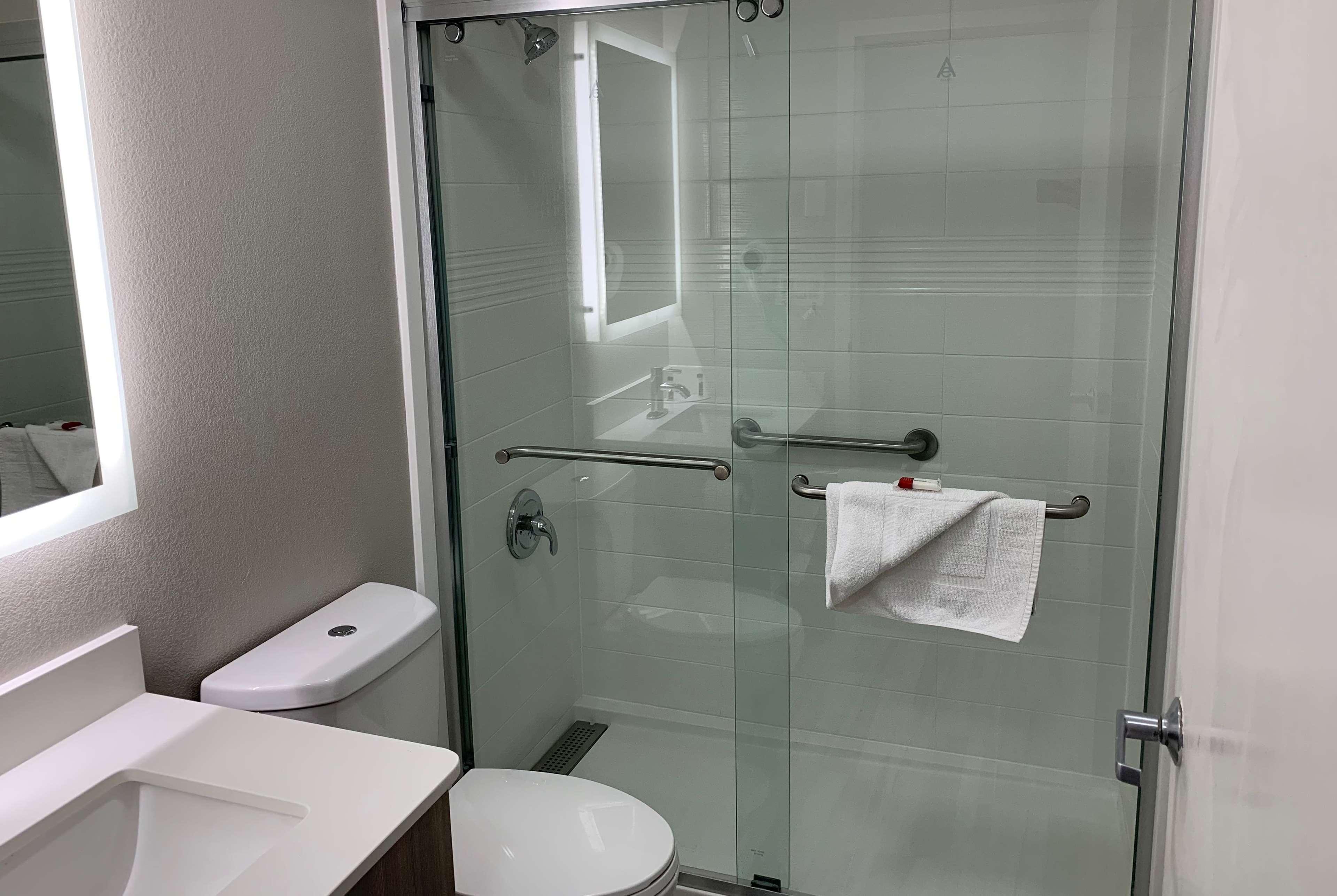Hotel Microtel By Wyndham Airport 3*