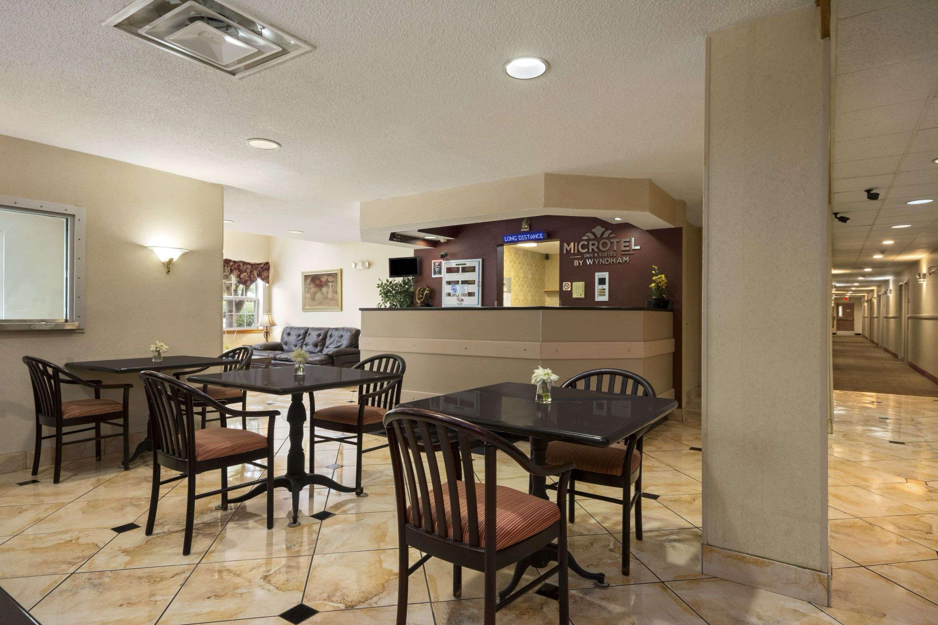 Hotel Microtel By Wyndham Airport 3*