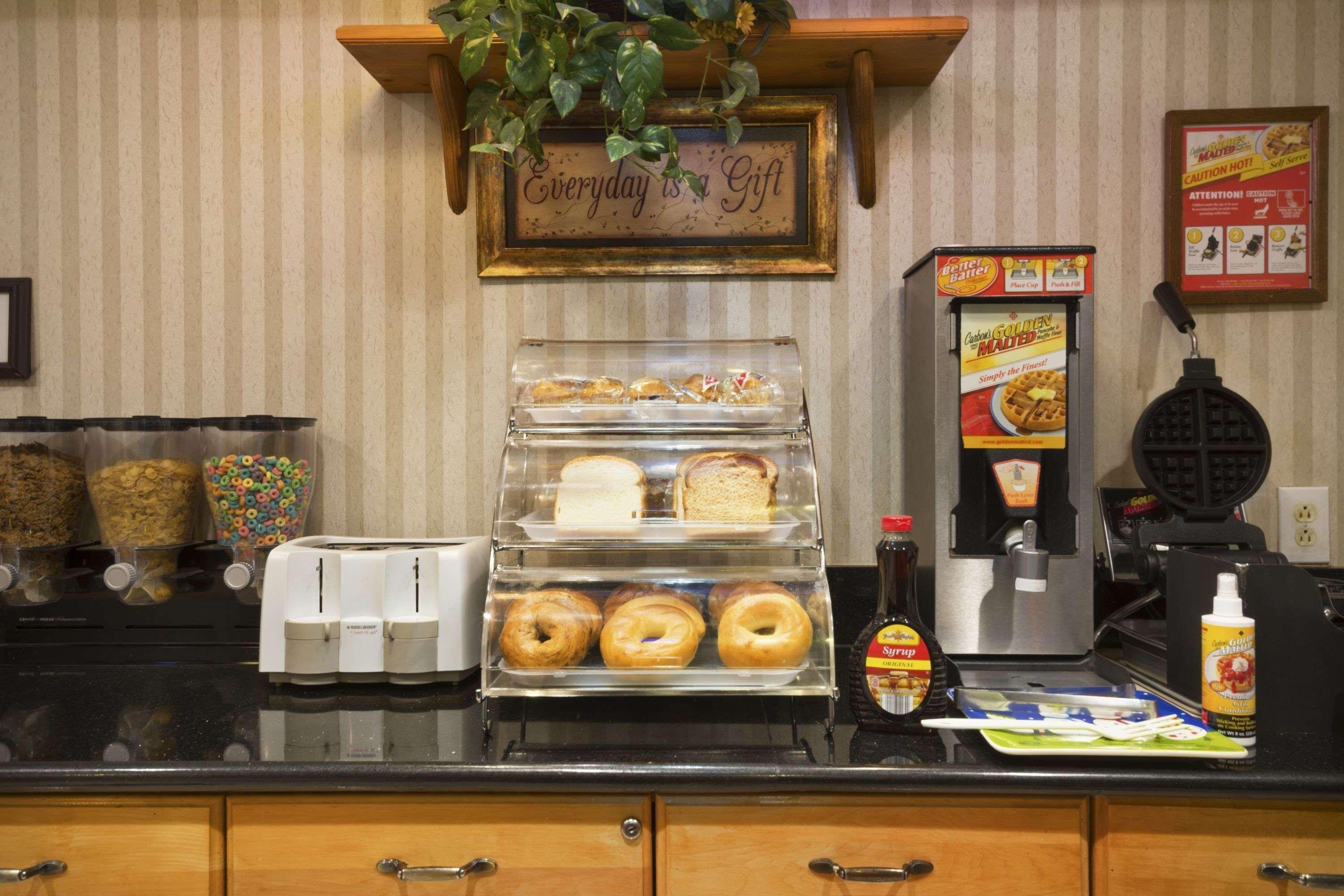 Microtel By Wyndham Airport Hotel 3*