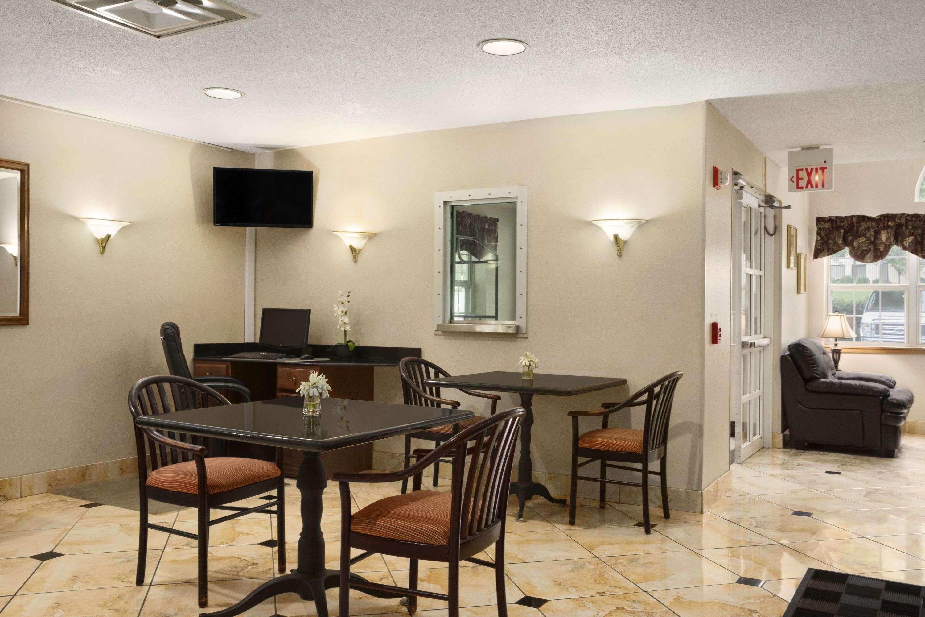 Microtel By Wyndham Airport Hotel