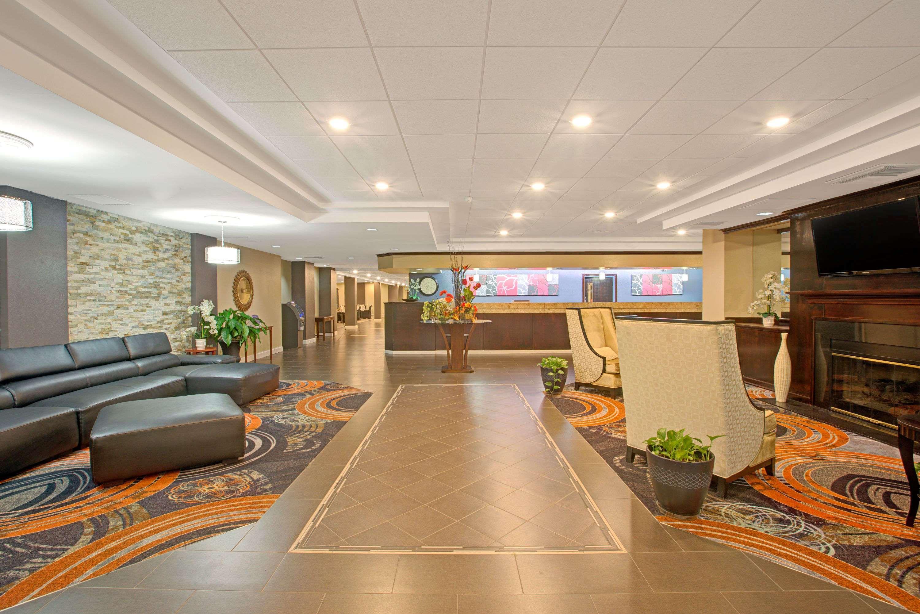 Ramada Plaza By Wyndham South End Airport Hotel 3*