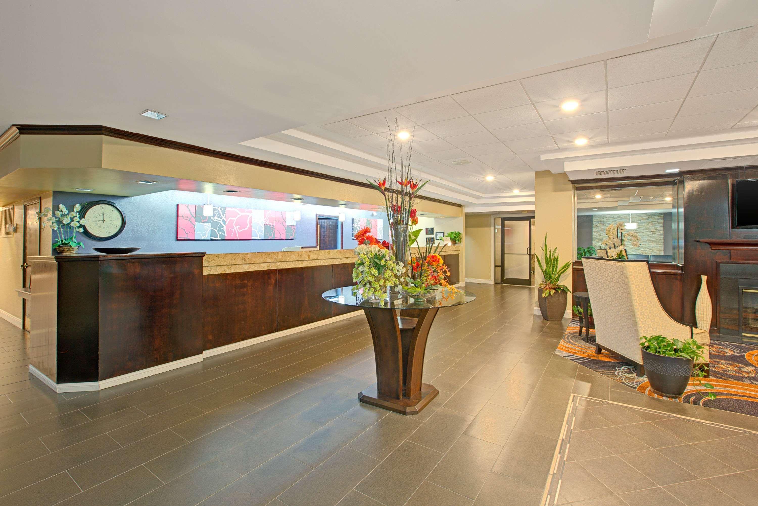 Ramada Plaza By Wyndham South End Airport 3*