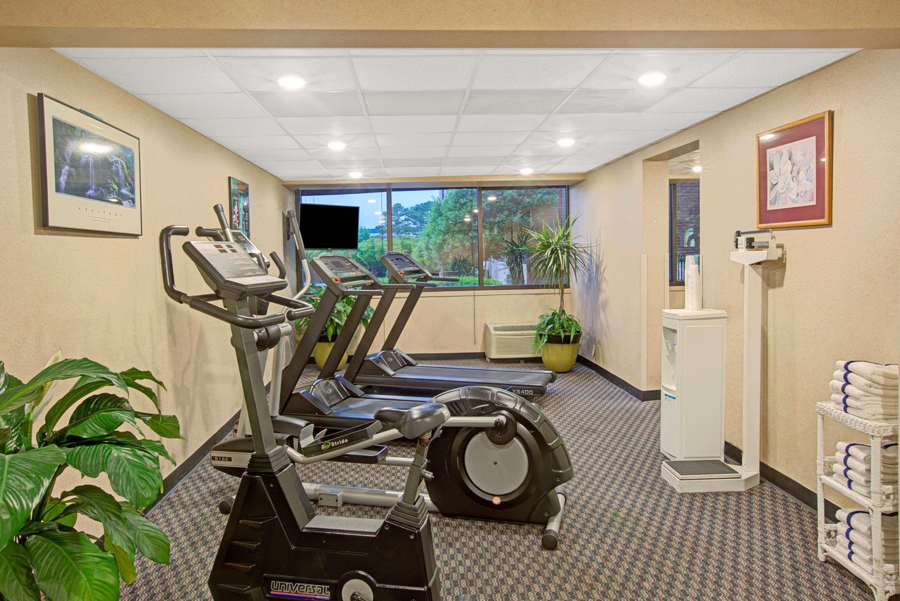 Ramada Plaza By Wyndham South End Airport 3*