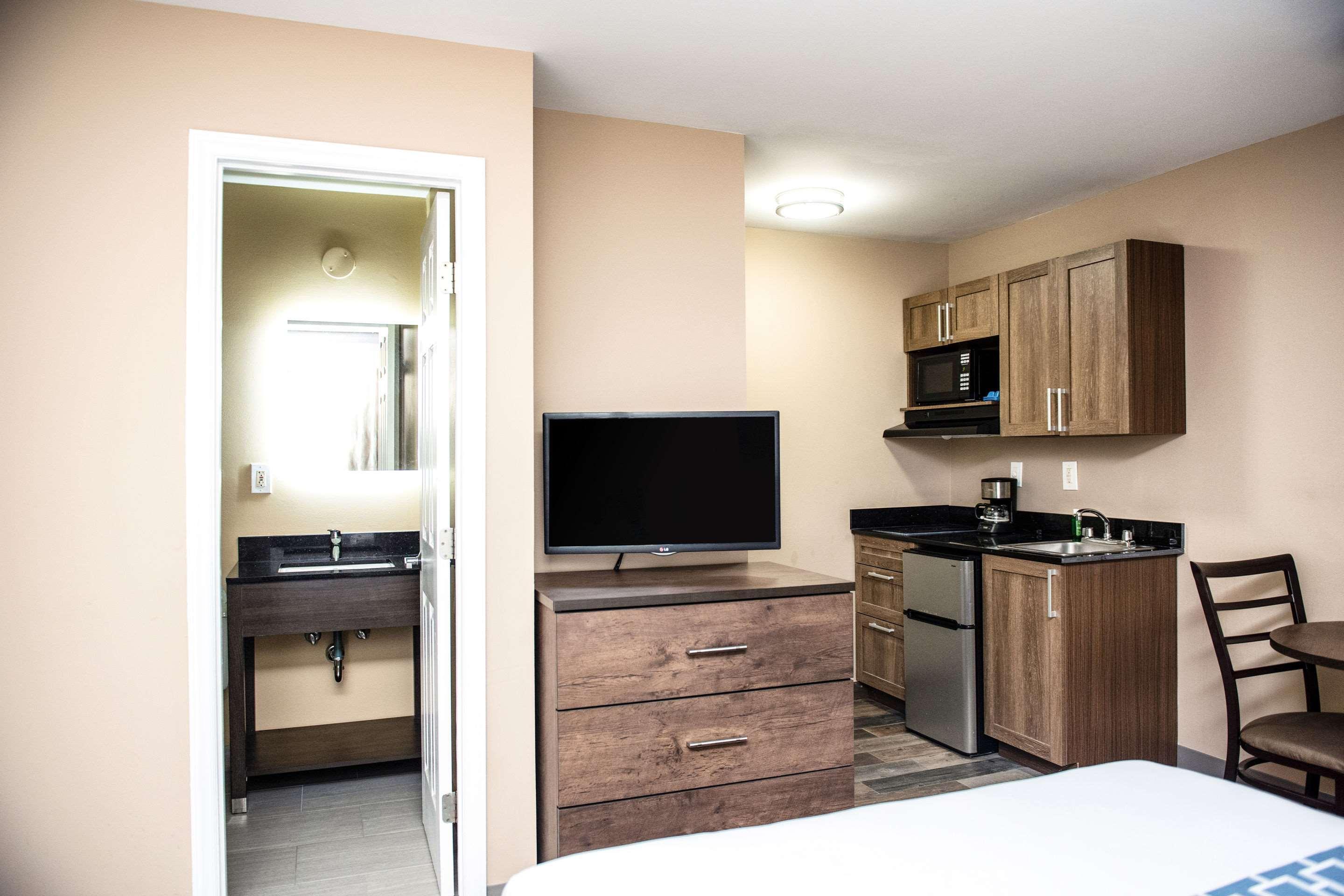 Suburban Charlotte-ballantyne Hotel 2*