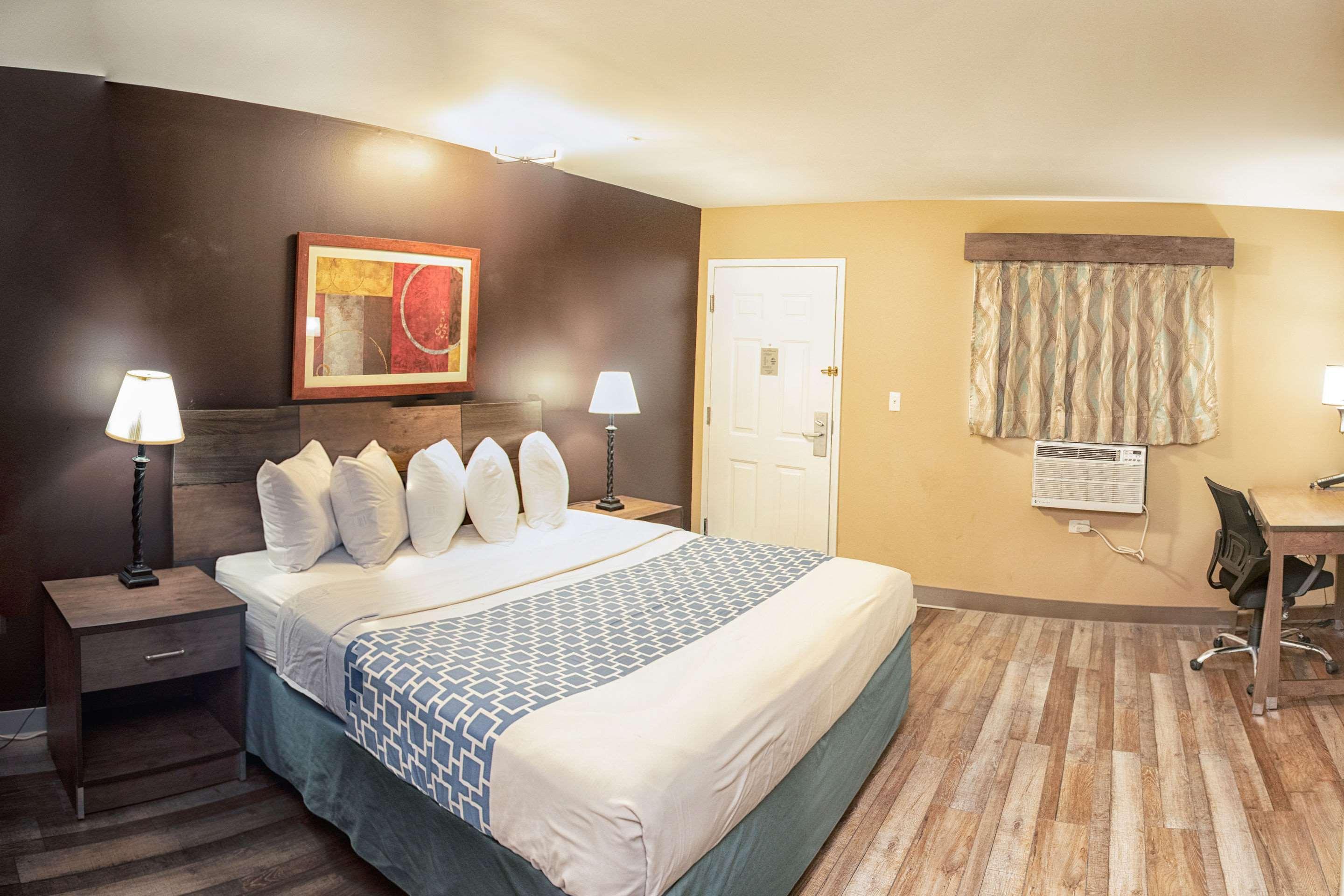 Hotel Suburban Charlotte-ballantyne 2*