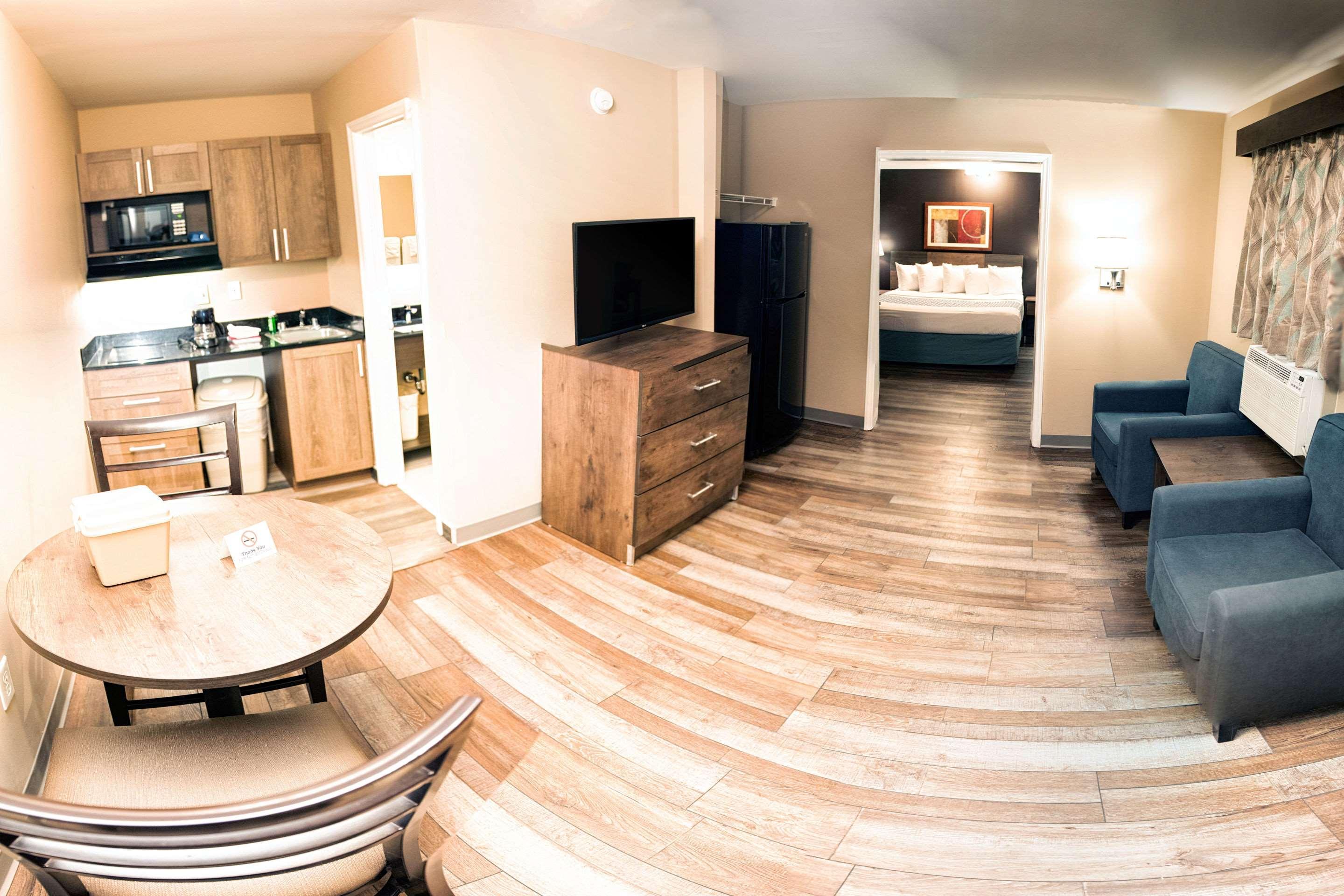 Suburban Charlotte-ballantyne 2* Charlotte
