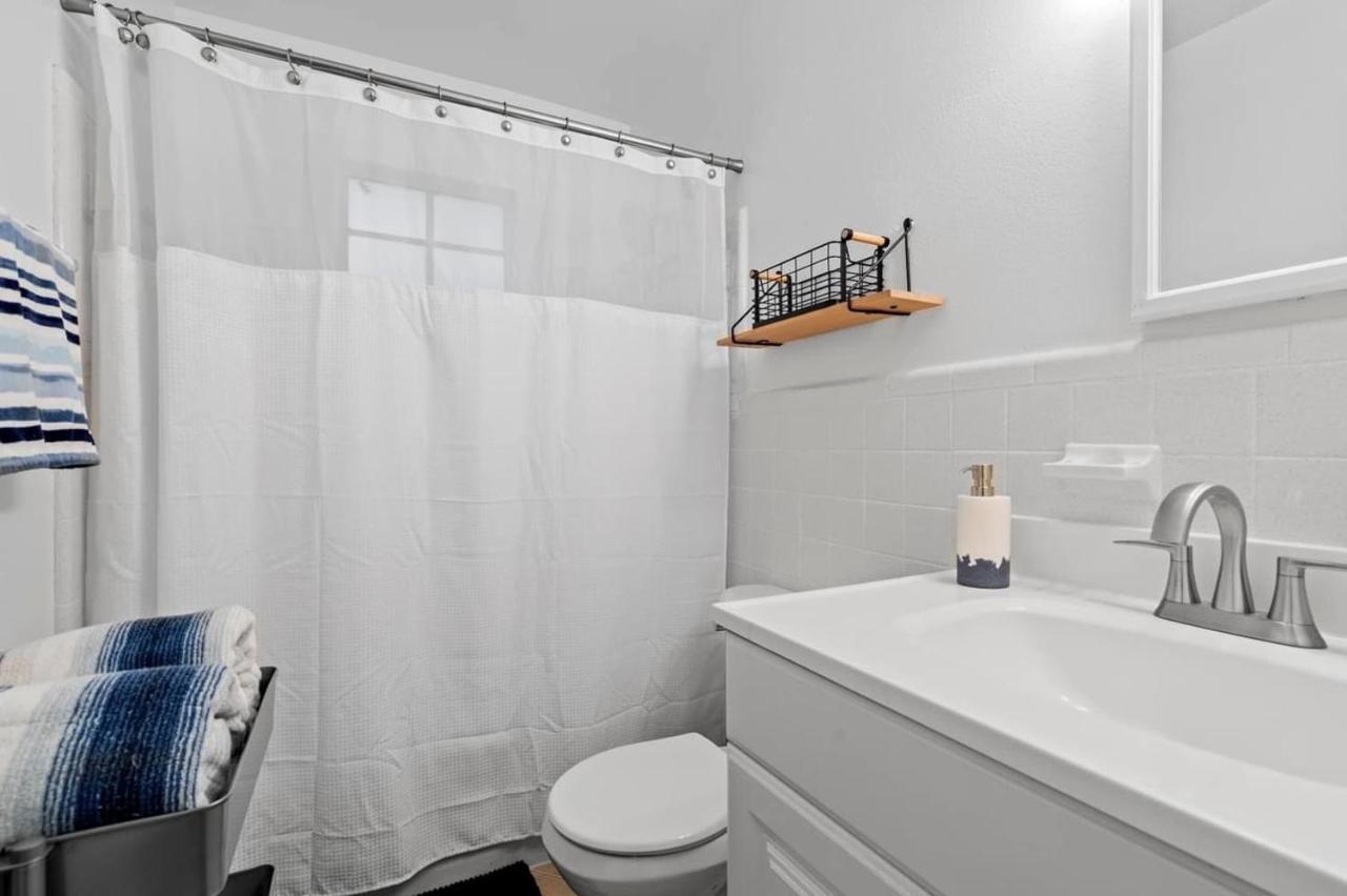 Apartment Cozy Near Luxury Mall & Uptown W/ Pool!