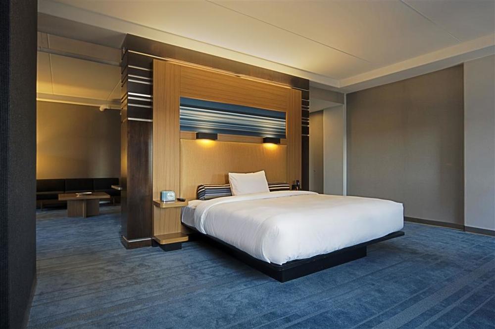 Hotel Aloft Center 2*