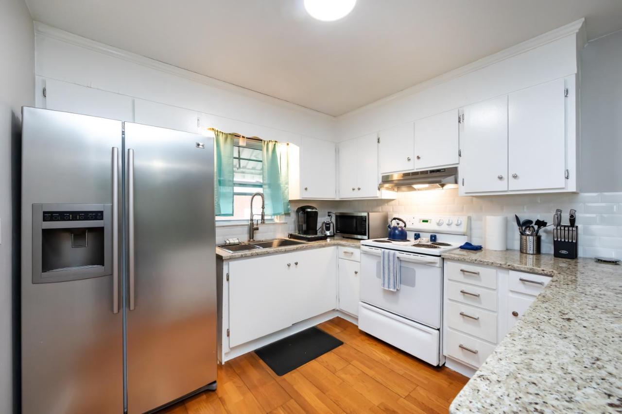 Roomy 3br 2 Bath Minutes To Uptown And Airport Ideal For Small Families Apartment