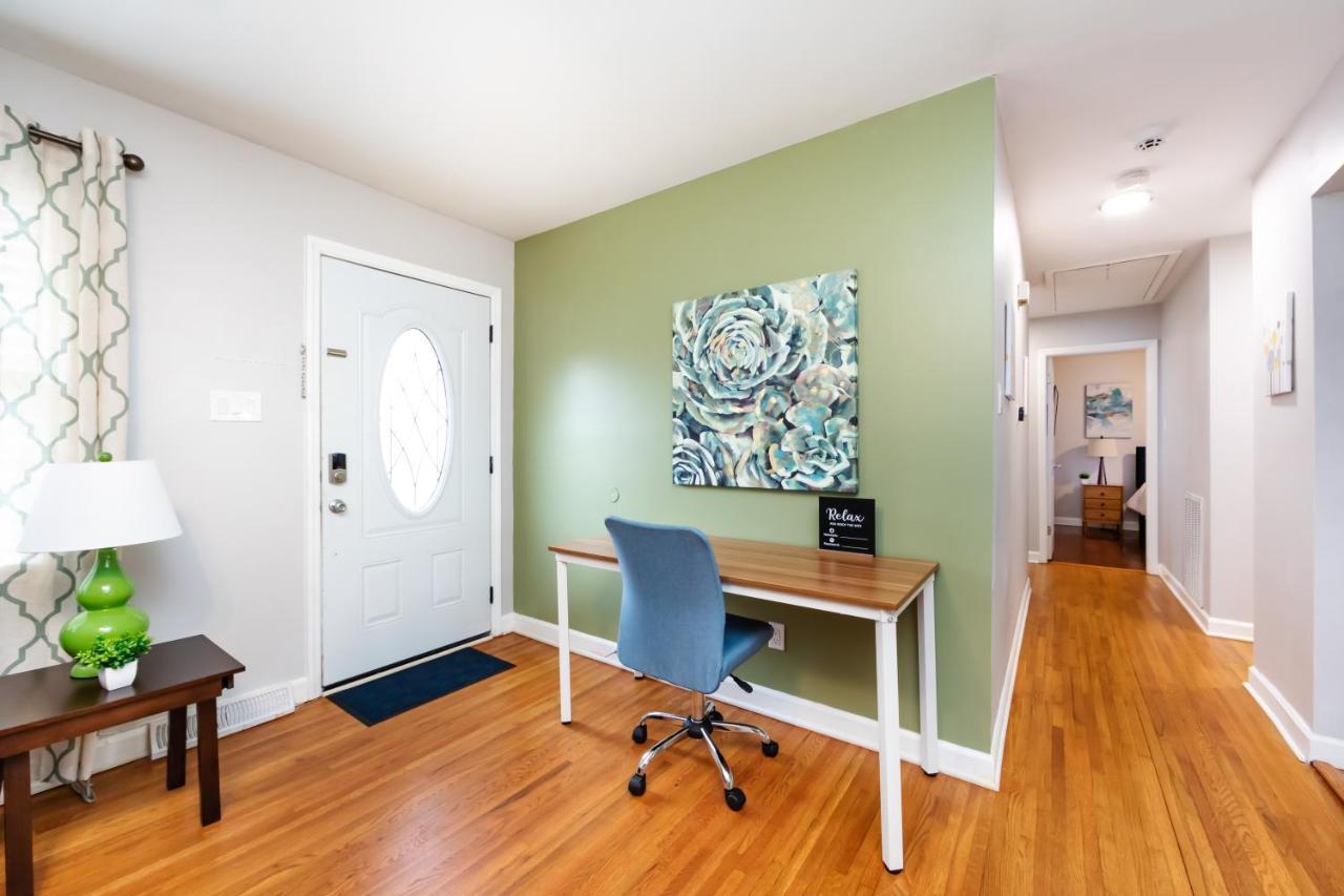 Apartment Roomy 3br 2 Bath Minutes To Uptown And Airport Ideal For Small Families *