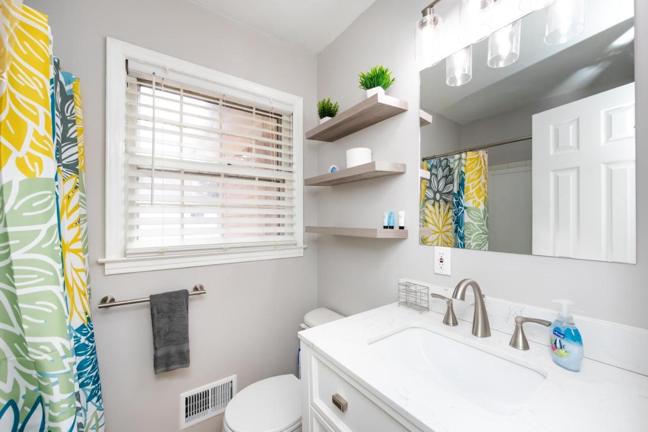 Roomy 3br 2 Bath Minutes To Uptown And Airport Ideal For Small Families * Charlotte