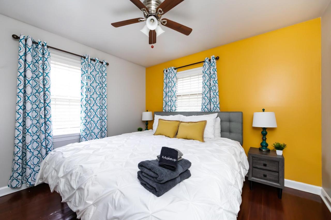 Roomy 3br 2 Bath Minutes To Uptown And Airport Ideal For Small Families Apartment