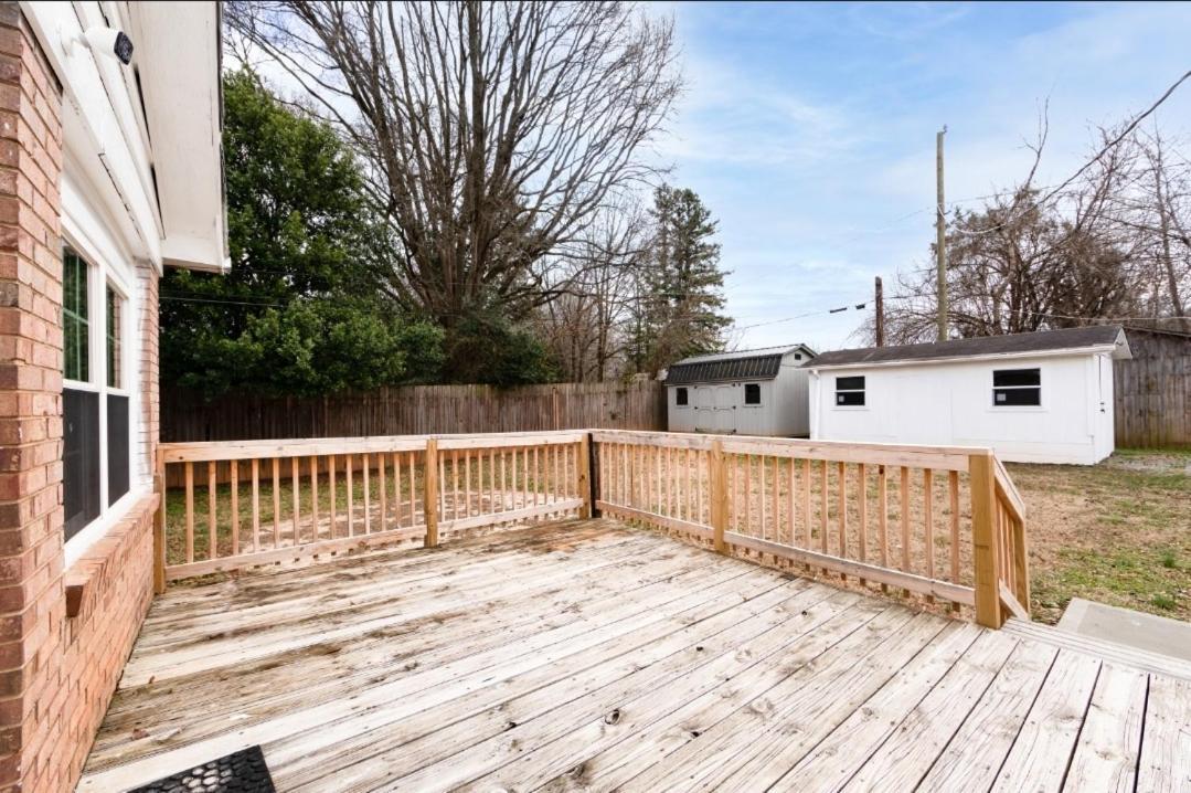Roomy 3br 2 Bath Minutes To Uptown And Airport Ideal For Small Families Apartment
