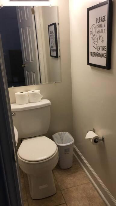 Apartment 6, Sleep 4, Walk To Attractions In Uptown *