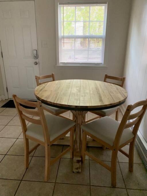 6, Sleep 4, Walk To Attractions In Uptown Apartment Charlotte