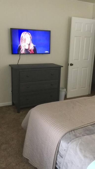 6, Sleep 4, Walk To Attractions In Uptown Apartment Charlotte