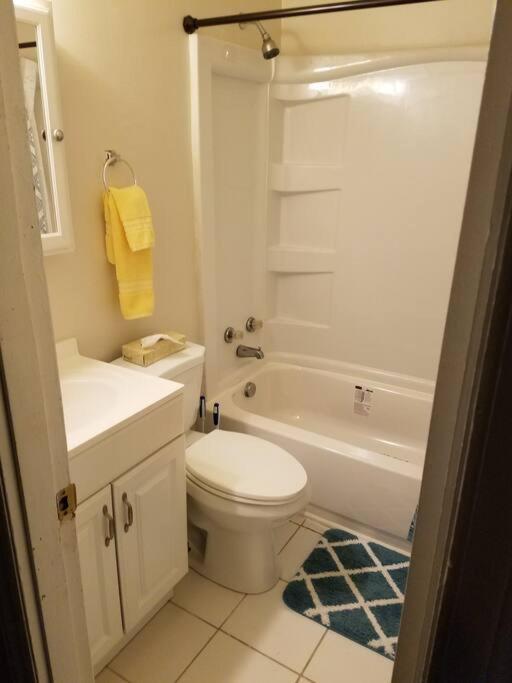 6, Sleep 4, Walk To Attractions In Uptown *