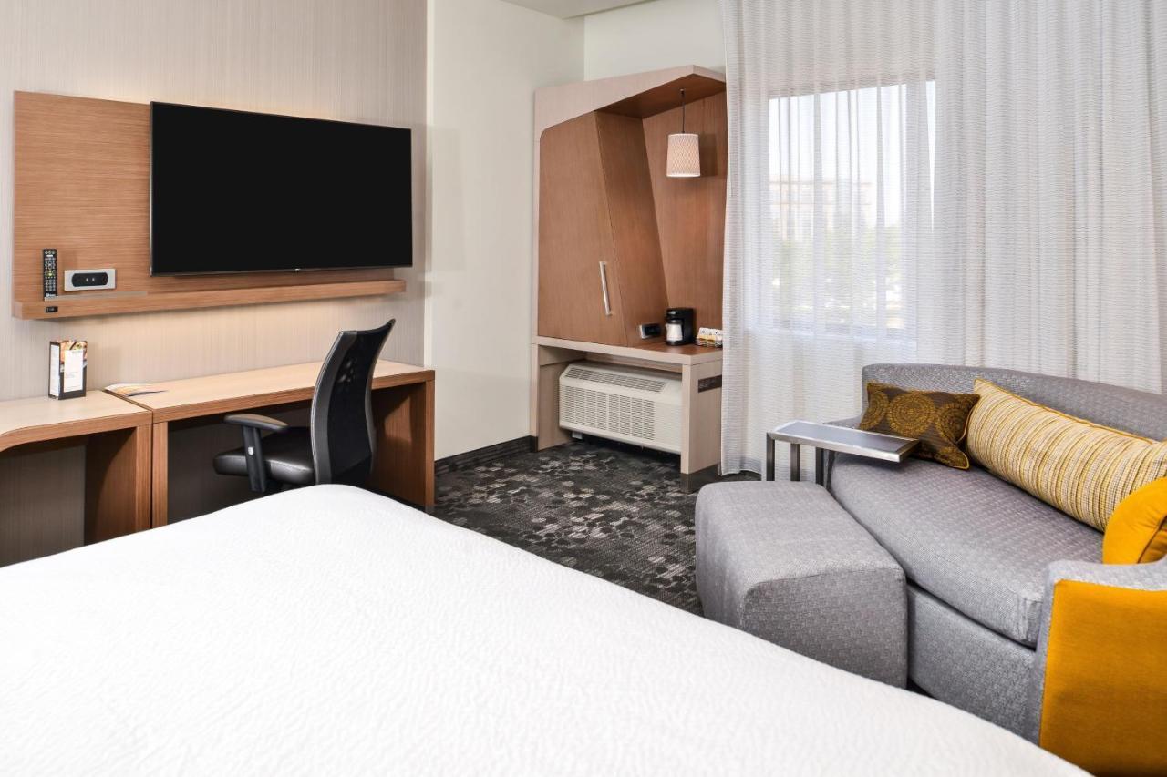 Courtyard By Marriott Northlake Hotel