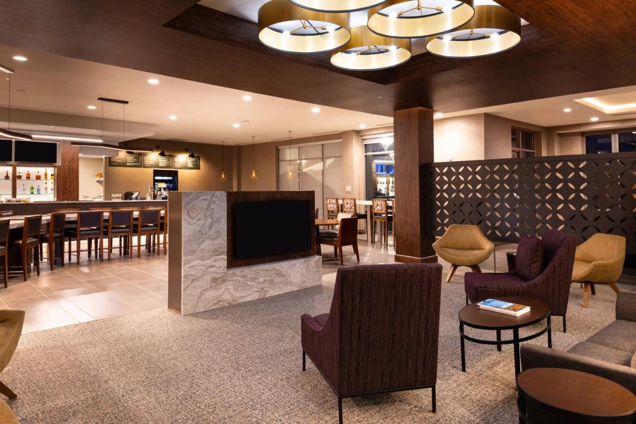 Courtyard By Marriott Northlake Hotel