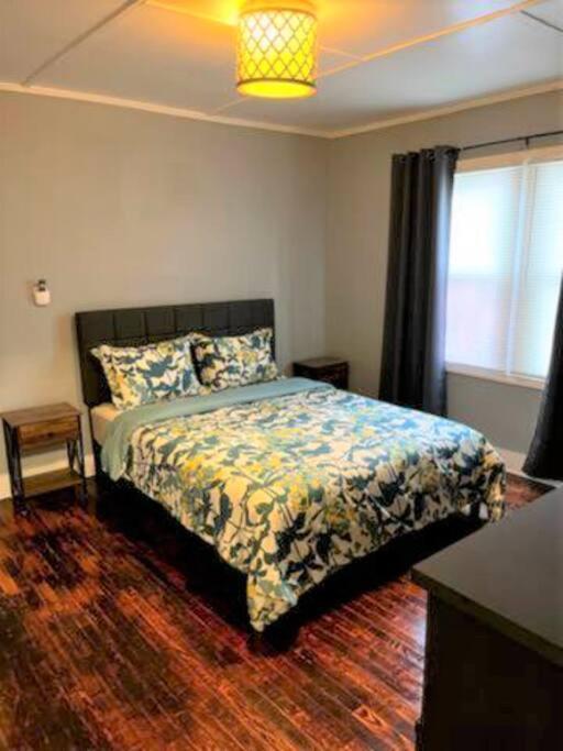 Awesome Location* 5 Bedrooms Villa Charlotte