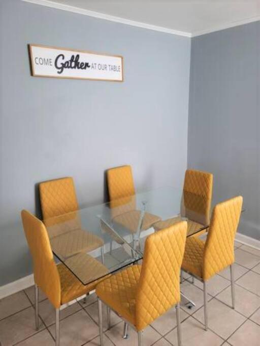 Awesome Location* 5 Bedrooms * Charlotte