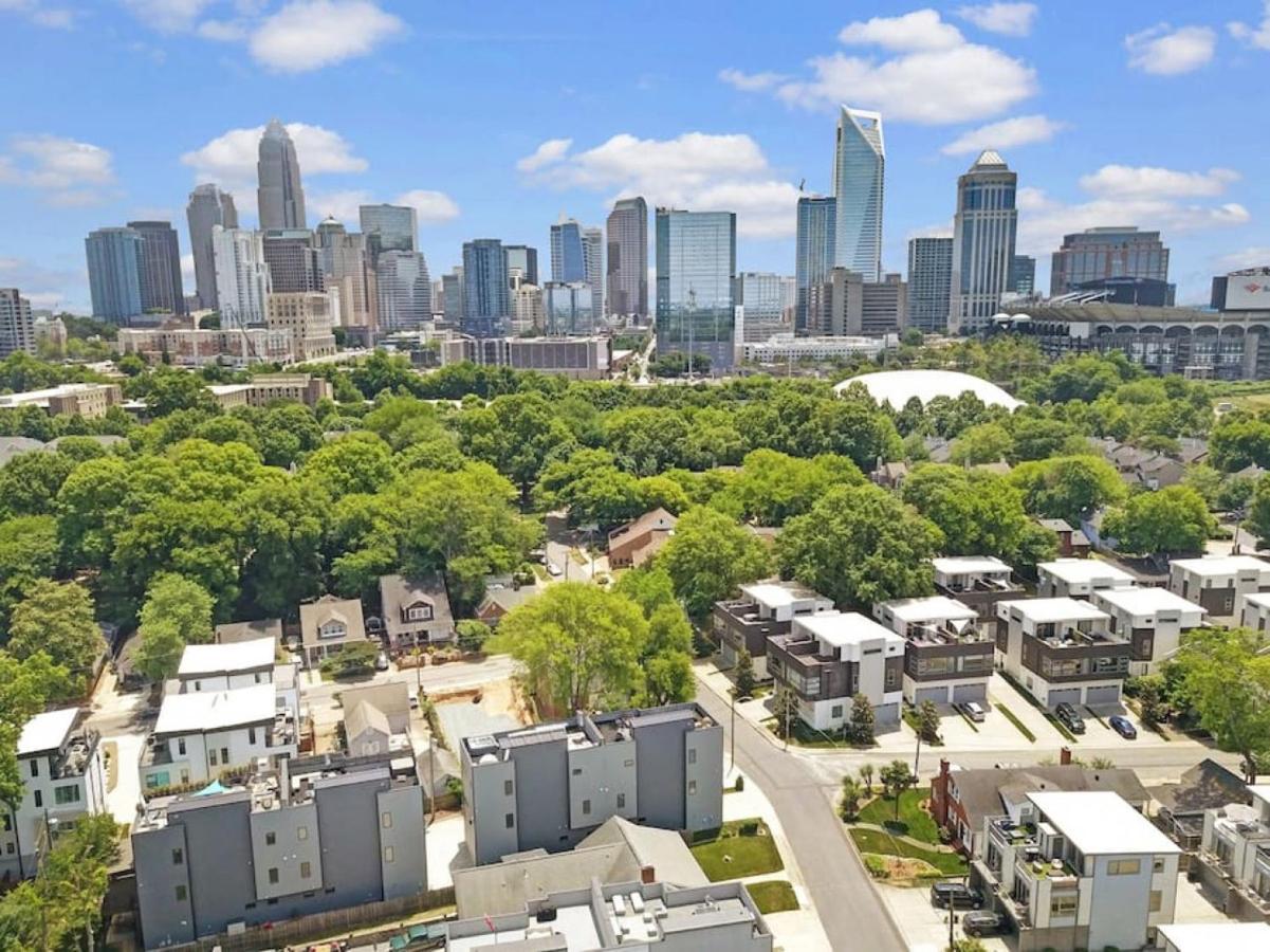Holiday home Views - Walking Distance To Panthers Stadium Charlotte