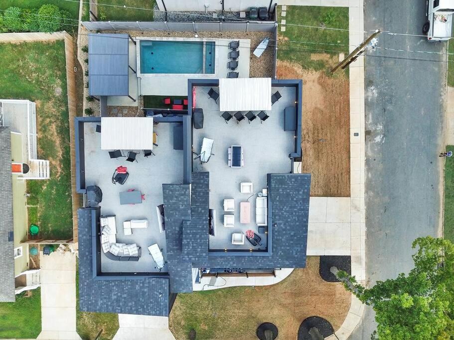 Amazing Location! Rooftop Patio, Pool & Game Room! Charlotte