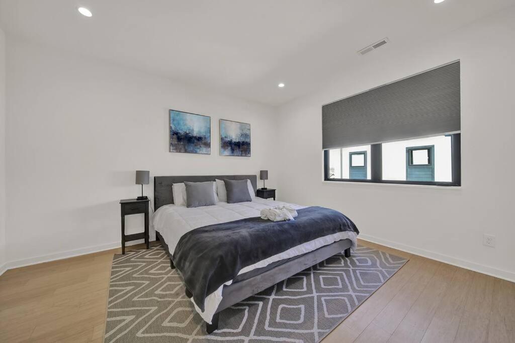 Amazing Location! Rooftop Patio, Pool & Game Room! Charlotte