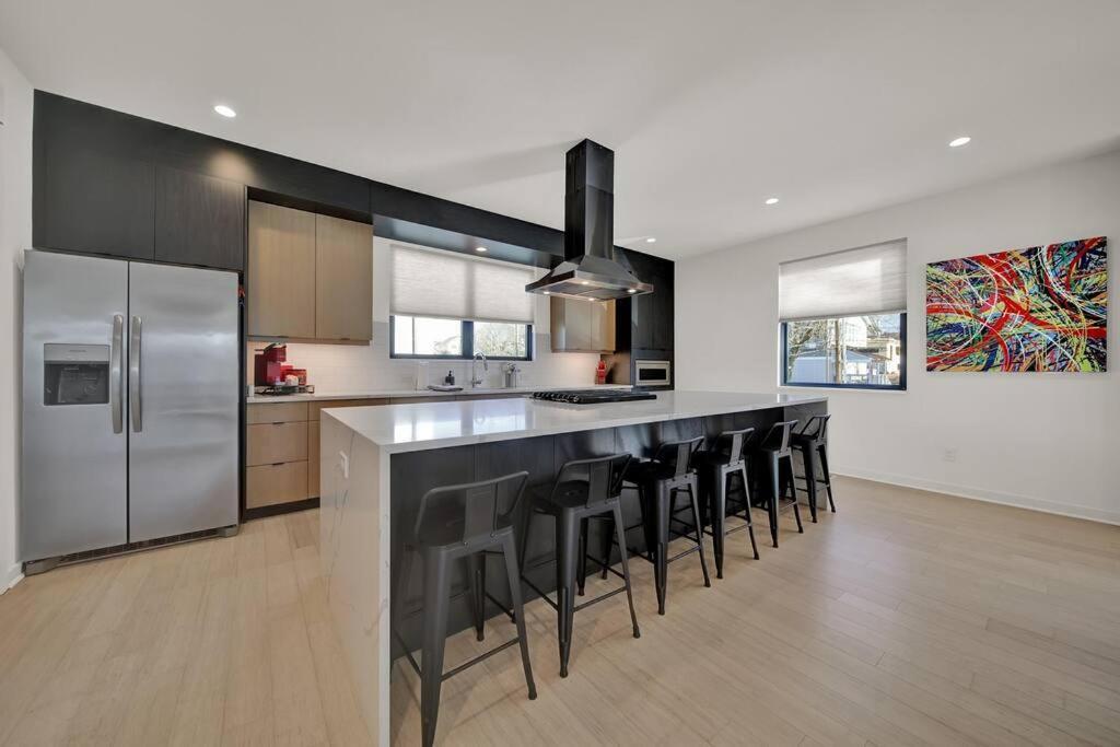 Amazing Location! Rooftop Patio, Pool & Game Room! *