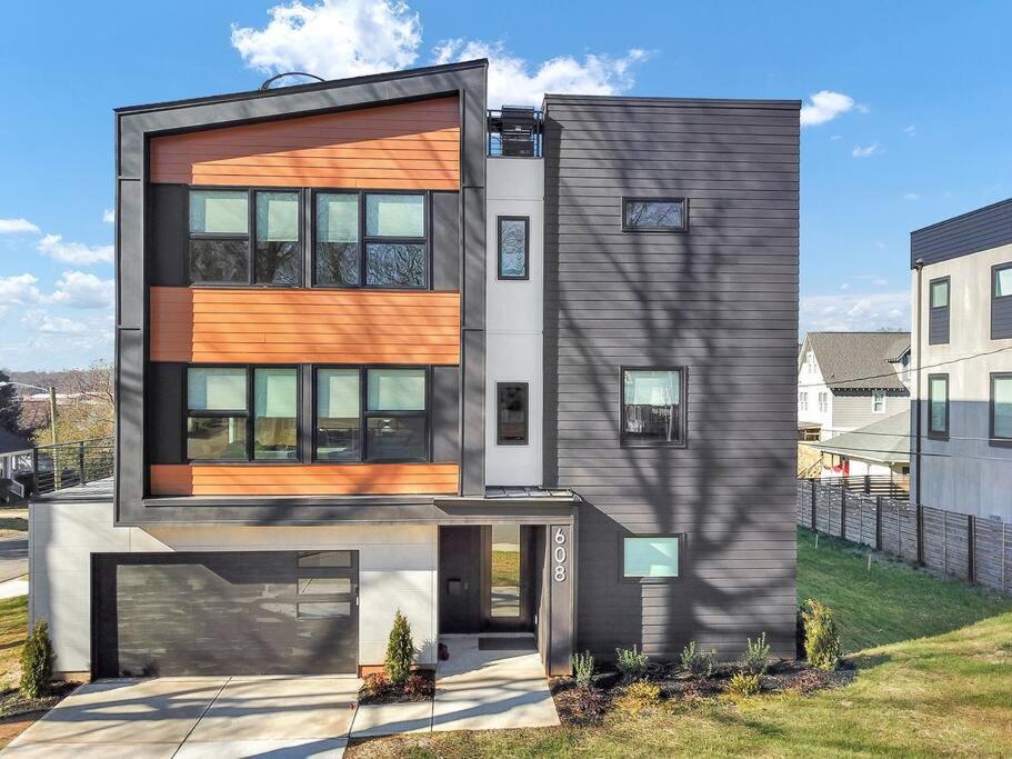 Villa Amazing Location! Rooftop Patio, Pool & Game Room! Charlotte