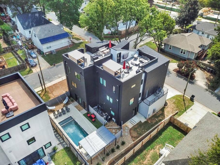Amazing Location! Rooftop Patio, Pool & Game Room! Charlotte