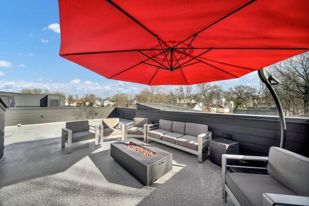 Amazing Location! Rooftop Patio, Pool & Game Room! Villa