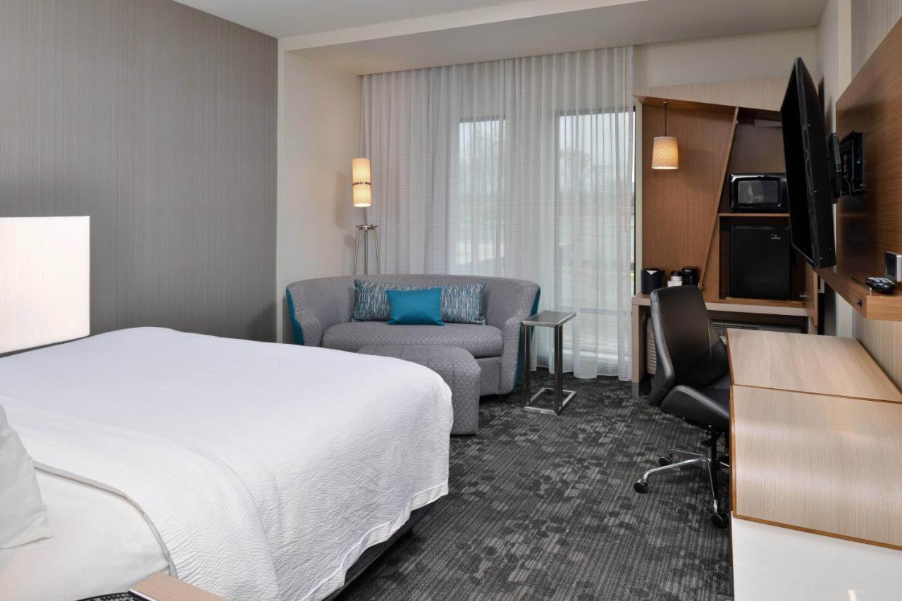Courtyard Steele Creek Hotel 3*