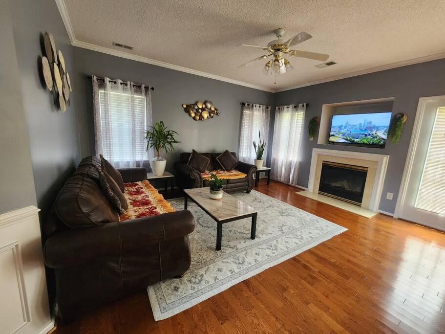 Family Friendly 3 Bed/r Home, Free Parking / Wi-fi