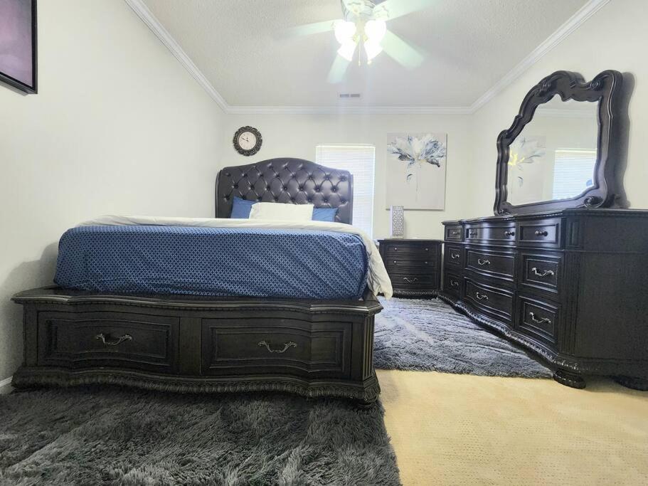 Holiday home Family Friendly 3 Bed/r Home, Free Parking / Wi-fi Charlotte